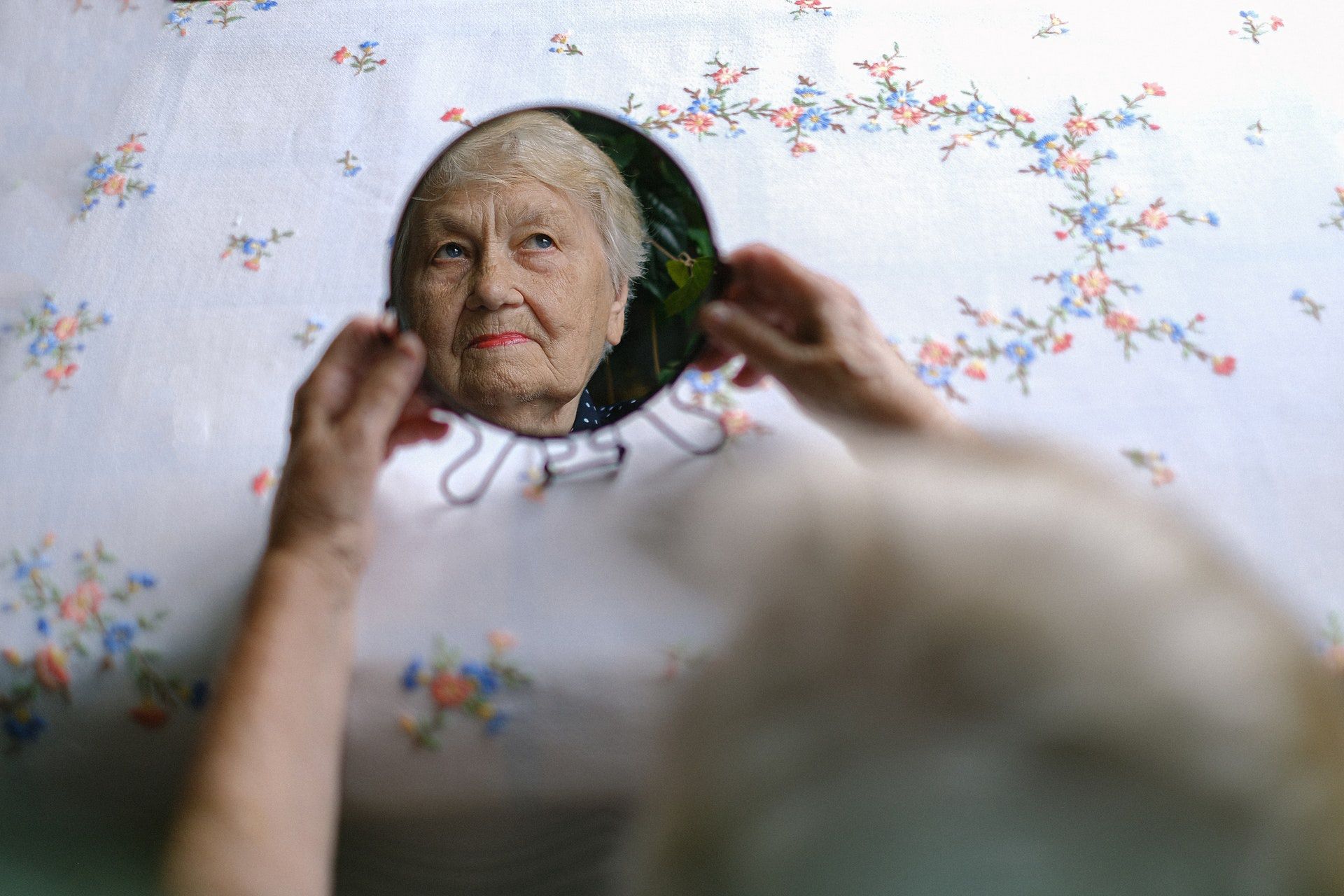 Gdy zmarła moja babcia, też nikt ze mną o tym nie rozmawiał. Ojciec przyjechał do szkoły, powiedział, że babcia zmarła, i pojechał.