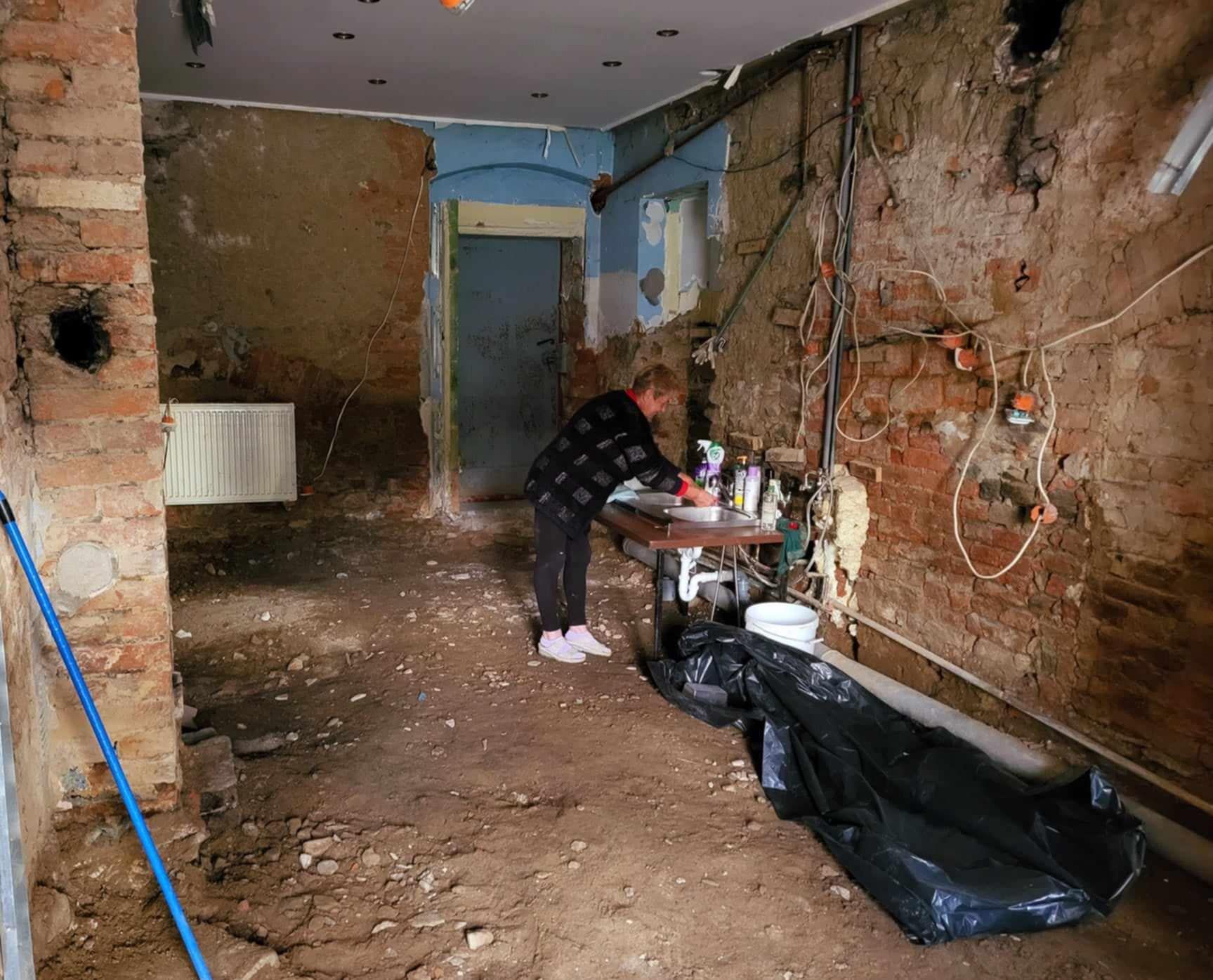 "Tu był przedpokój, tu salon, a tu kuchnia"