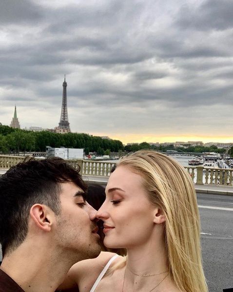 Sophie Turner i Joe Jonas niedawno powitali na świecie swoją pierwszą pociechę