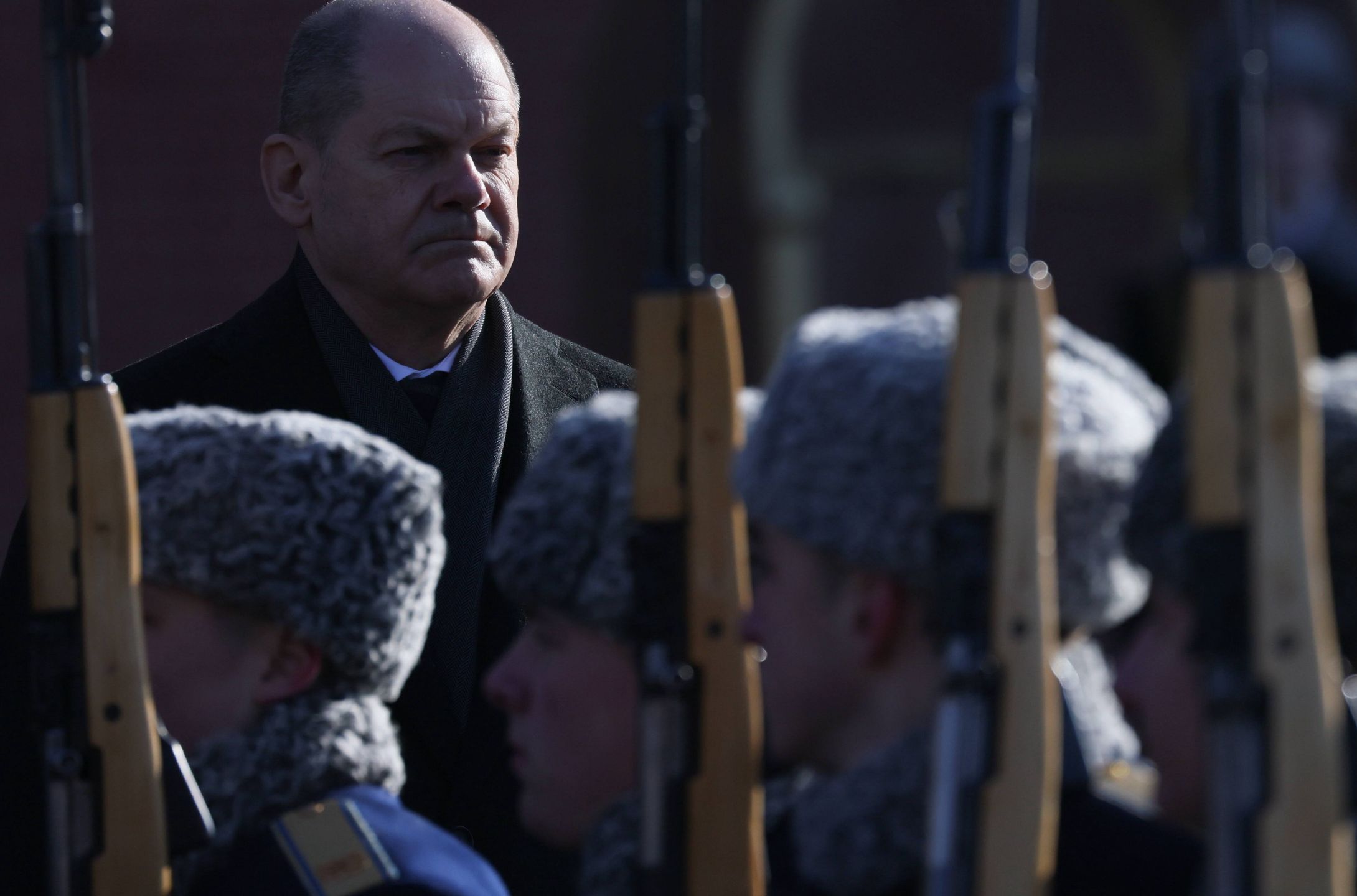 German Chancellor Olaf Scholz visits Moscowepa09758387 German Chancellor Olaf Scholz attends a wreath-laying ceremony at theTomb of the Unknown Soldier by the Kremlin Wall in Moscow, Russia, 15 February 2022. German Chancellor visits Russia to discuss with Russian President Putin various current bilateral and international issues, including the settlement of the Ukrainian crisis.  EPA/MAXIM SHEMETOV / POOL Dostawca: PAP/EPA.MAXIM SHEMETOV / POOL
