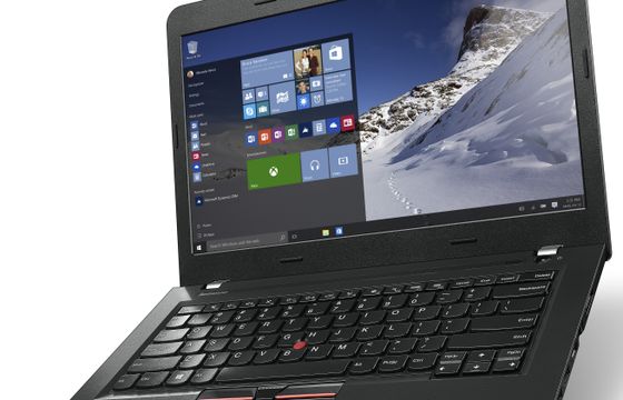 Długa praca przed komputerem powoduje problemy ze wzrokiem. Jak temu zapobiec?