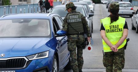 Szedł z dziećmi. Niemiec mówi, co go spotkało na granicy. "Skandal"