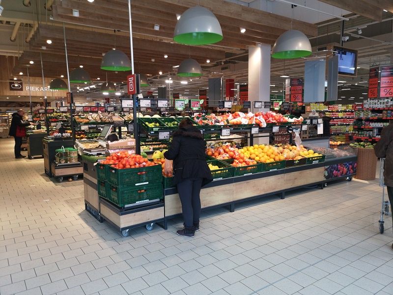 Zakupy w sylwestra 2023. Czy sklepy są otwarte 31 grudnia? Biedronka, Lidl, Żabka