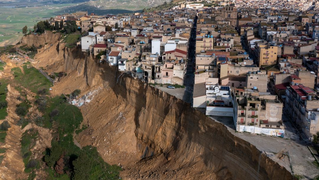 wiadomości,aktualności,WP Wiadomości Tragedia na Sycylii. Nagrania ogromnego osunięcia ziemi