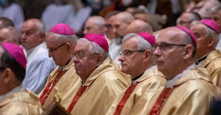Koronawirus. Rośnie liczba zakażonych biskupów. "Nie jest łatwo określić, gdzie jest źródło zakażeń"