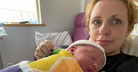 Położna twierdziła, że noworodek cierpi na chorobę weneryczną. "Byłam pewna, że mąż mnie zdradził"