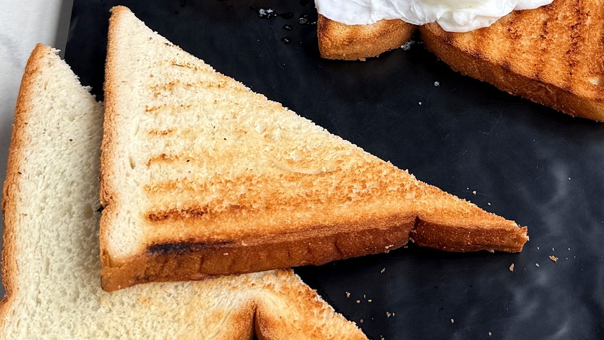 Chleb tostowy powstaje w oparciu o technologię, która zapewnia mu miękkość i długą świeżość.