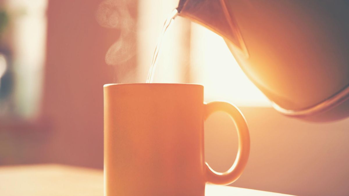 Picie ciepłej wody wpływa korzystnie na stan naszego zdrowia [123rf.com]