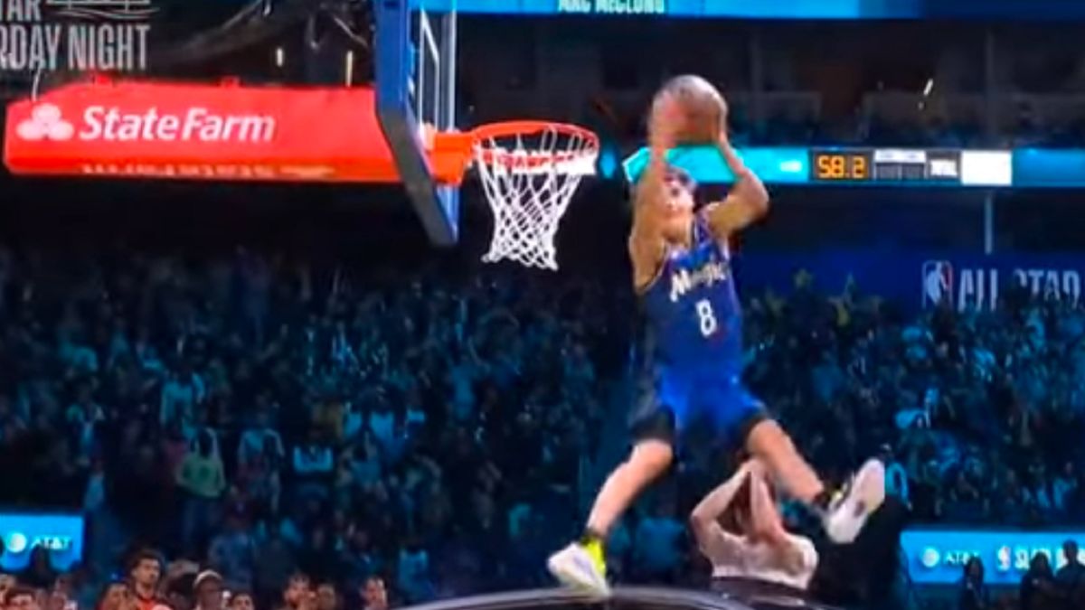 Mac McClung wygrał konkurs wsadów 