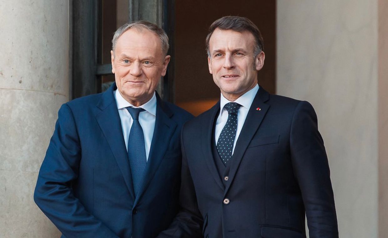 wiadomości,aktualności,WP Wiadomości Tusk na szczycie w Paryżu. Przywitał go Macron