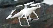 DJI Phantom 4 - flagowy dron, który wykrywa przeszkody, filmuje w 4K i może być sterowany tabletem