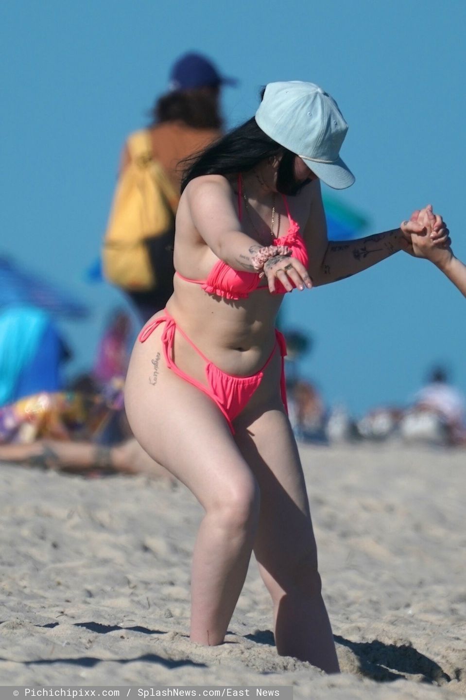 Noah Cyrus w kusym bikini