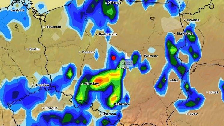 Przez całą Polskę przechodzą burze