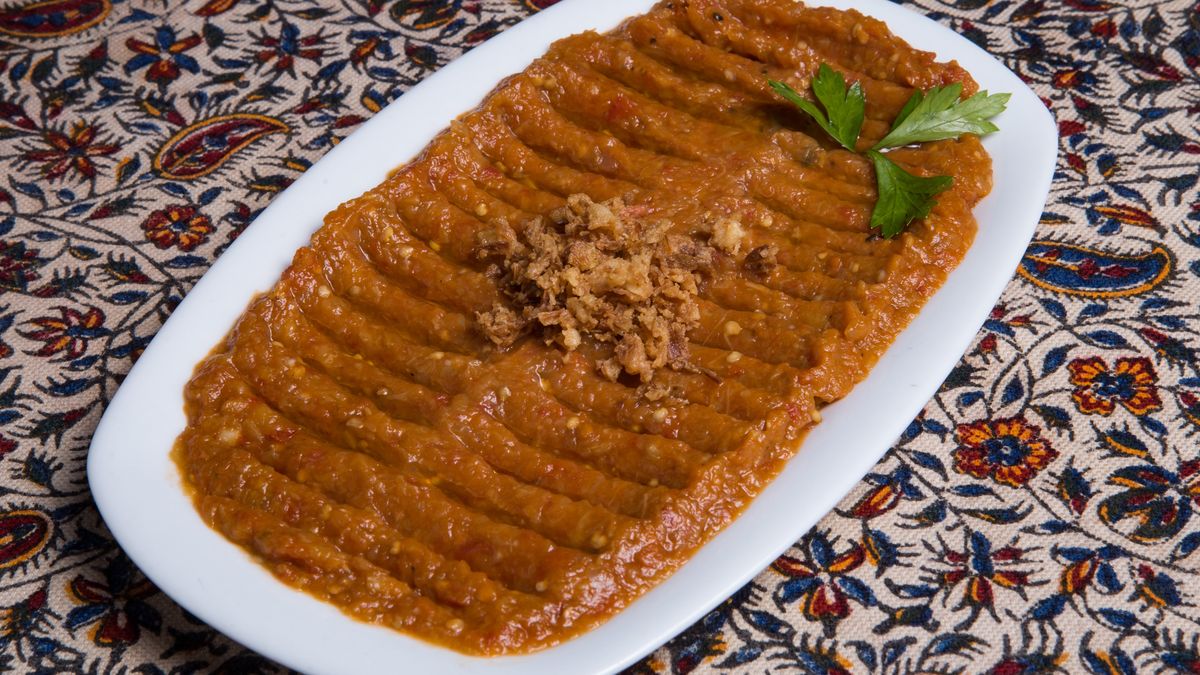 Muhammara jest doskonała do smarowania pieczywa lub jako sosik
