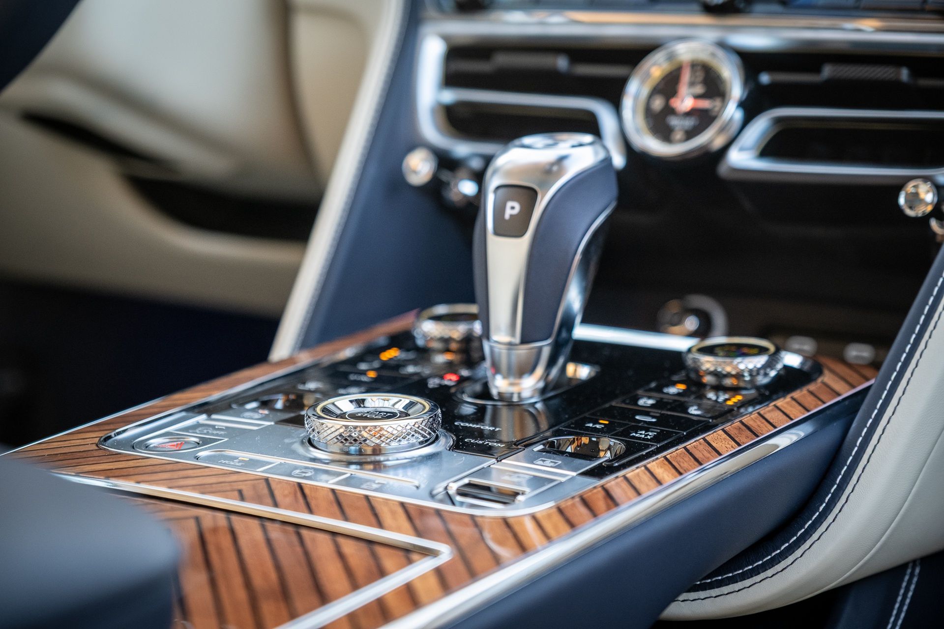 Bentley Flying Spur Azure (2026)