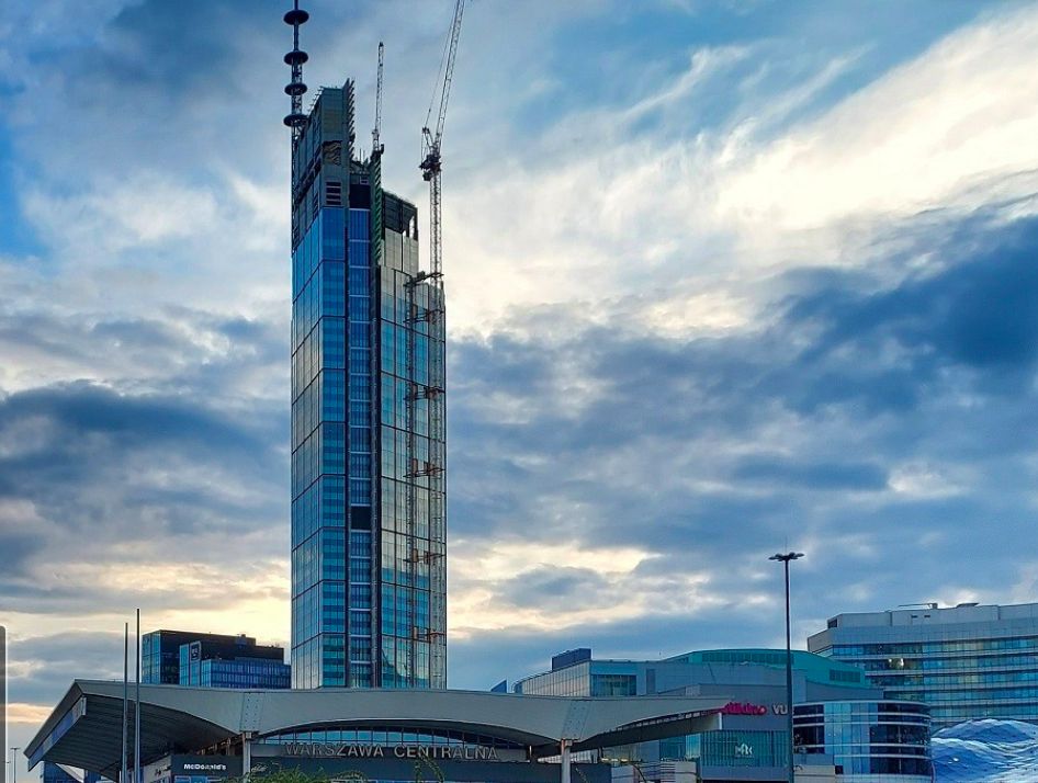 Warszawa. Spór o Złotą. Zamiast starych kamienic nowy Varso Tower albo apartamentowce