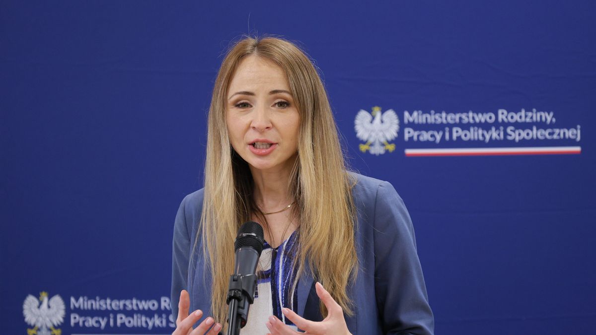 Agnieszka Dziemianowicz-B�k
Pawe� Supernak
Agnieszka Dziemianowicz-B�k, Dziemianowicz B�k, minister, polityk, spotkanie, dzieci, hospitalizowane, urlop, ustawa, portret