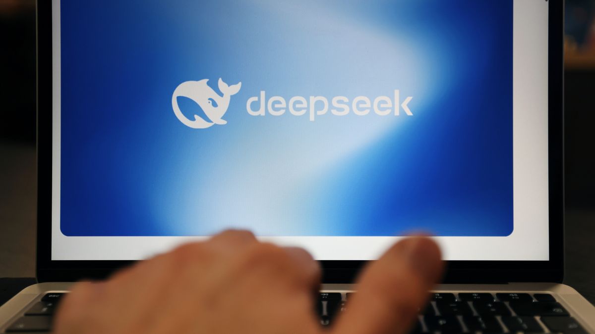 The logo of Chinese startup DeepSeek on a computer screen in London, Britain, 28 January 2025. Shares in major tech firms plummeted following the growing popularity of Deepseek, a Chinese artificial intelligence (AI) app that offers comparable performance at a fraction of the cost of its rivals. This surge in popularity led to a significant drop in investor confidence in the US and Europe, with US tech giant Nvidia losing a sixth of its company value. EPA/ANDY RAIN Dostawca: PAP/EPA.