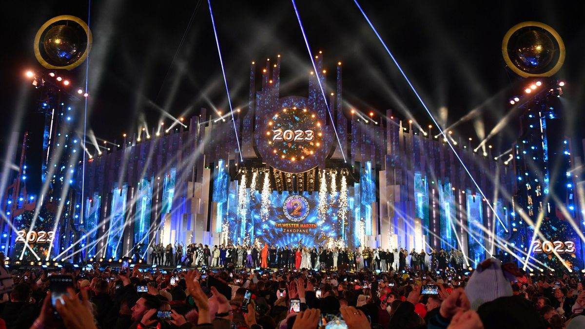Sylwester Marze? w Zakopanem
Fot.: Artur Barbarowski/East News, Zakopane 31.12.2022. Sylwester Marzen w Zakopanem. Organizowany przez Telewizje Polska TVP program II. W sylwestrze wziely udzial gwiazdy polskiej i zagranicznej sceny muzyki rozrywkowej. Sylwester zorganizowany na Rowni Krupowej.
Artur Barbarowski