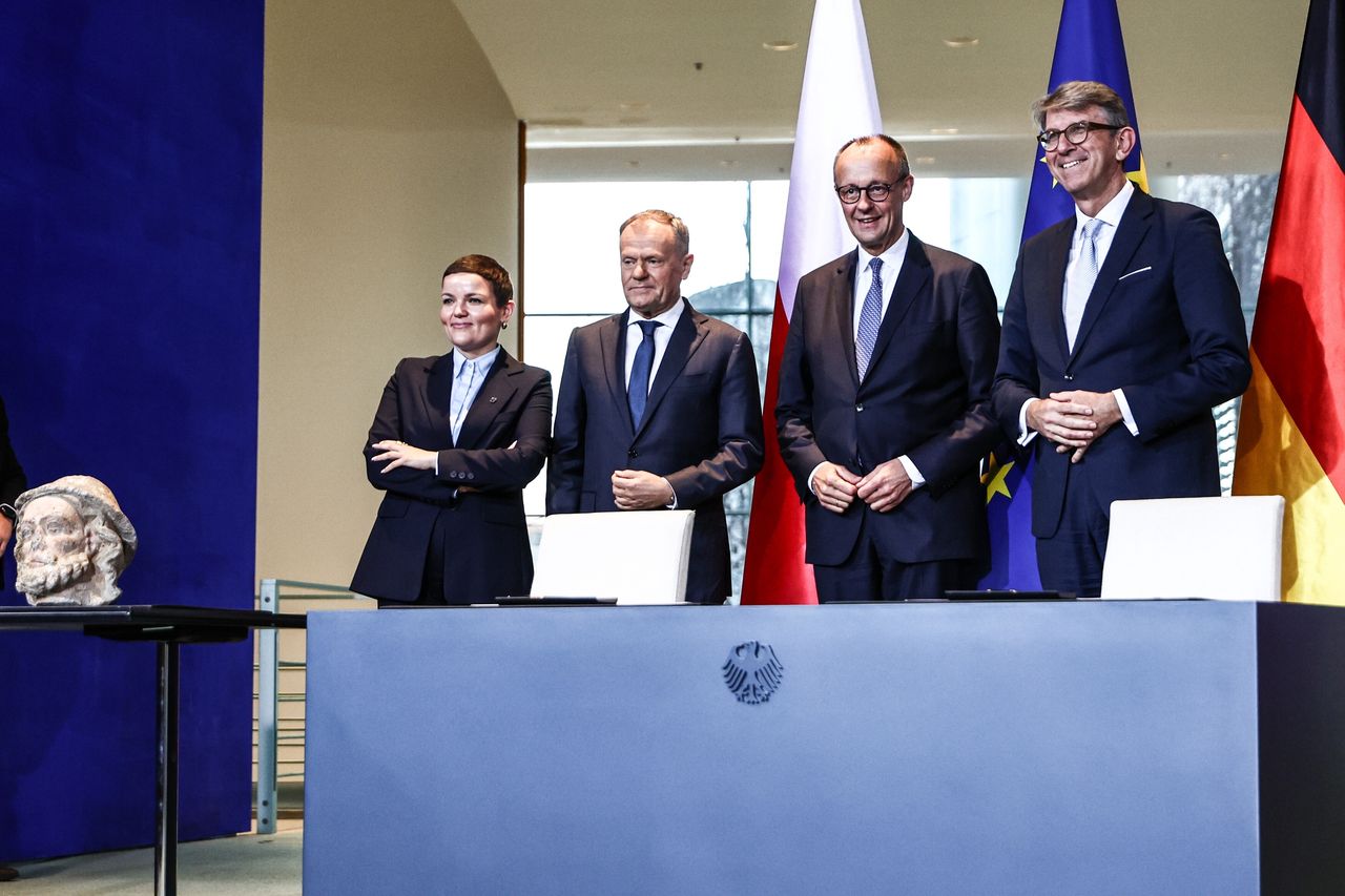 "To mnie zasmuca". Zapytali Merza o sondaż wśród Polaków