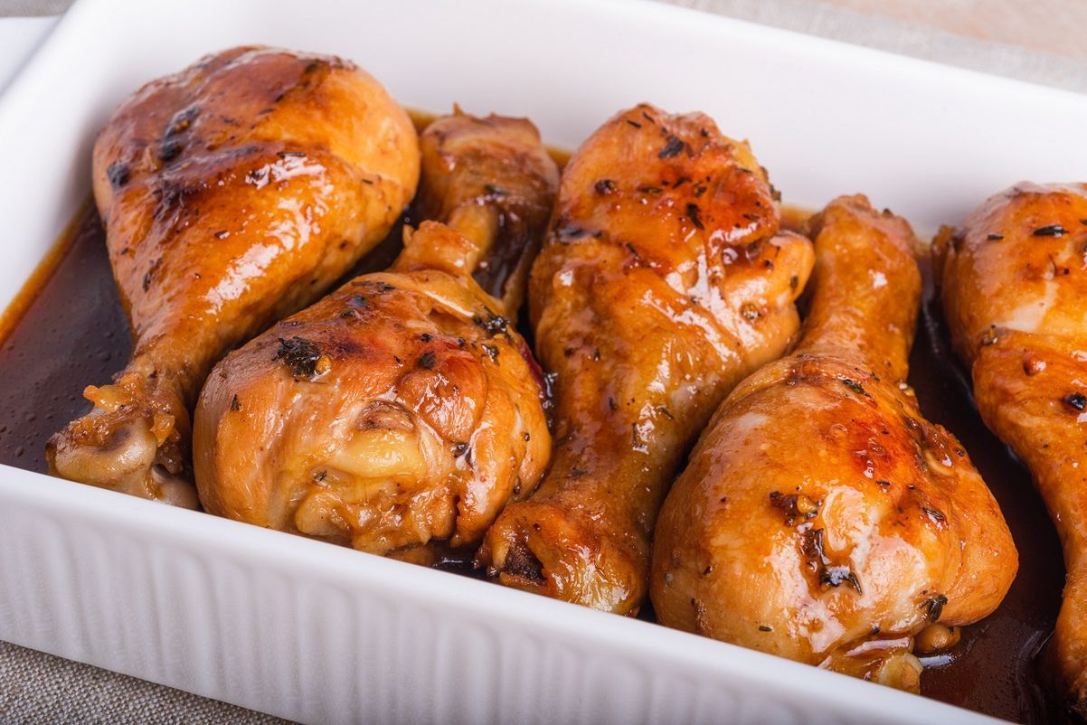 I melt sugar into caramel, and then I place chicken drumsticks on it.