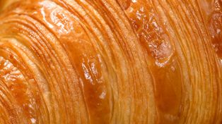 Croissant i bagietka na cenzurowanym. Eksperci: te substancje mogą powodować raka