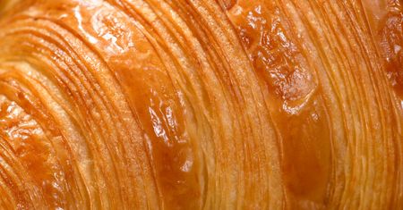 Croissant i bagietka na cenzurowanym. Eksperci: te substancje mogą powodować raka
