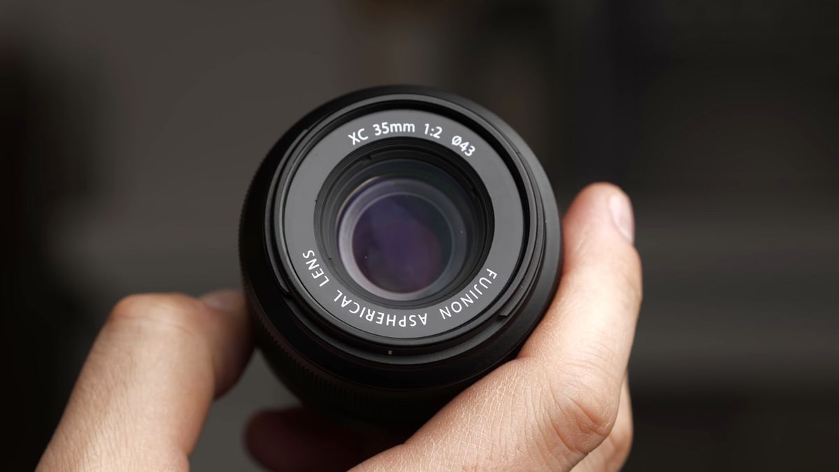 Fujinon XC 35 mm f/2: Taki sam optycznie jak Fujinon XF 35 mm f/2, jednak 2x tańszy 1