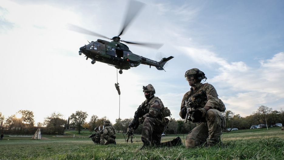 French, british and american paratroopers training together in south of France for the Falcon Amarante mission with an helicopter flying in the sky, Occitanie, Caylus, FranceCAYLUS, FRANCE - NOVEMBRE 15: French, british and american paratroopers training together in south of France for the Falcon Amarante mission with an helicopter flying in the sky, Occitanie, Caylus, France on Novembre 15, 2018 in Caylus, France. (Photo by Fred Marie/Art In All Of Us/Corbis via Getty Images)Fred Marie/Art in All of Us3rd rpima, british, military groups, a group of people, action, activity, hang, operation, parachute brigade, rpima, square space