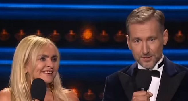 Dziennikarze TVN24 poprowadzili muzyczny show na 20-lecie stacji. "Akademia ku czci własnej, to może być nowy format"