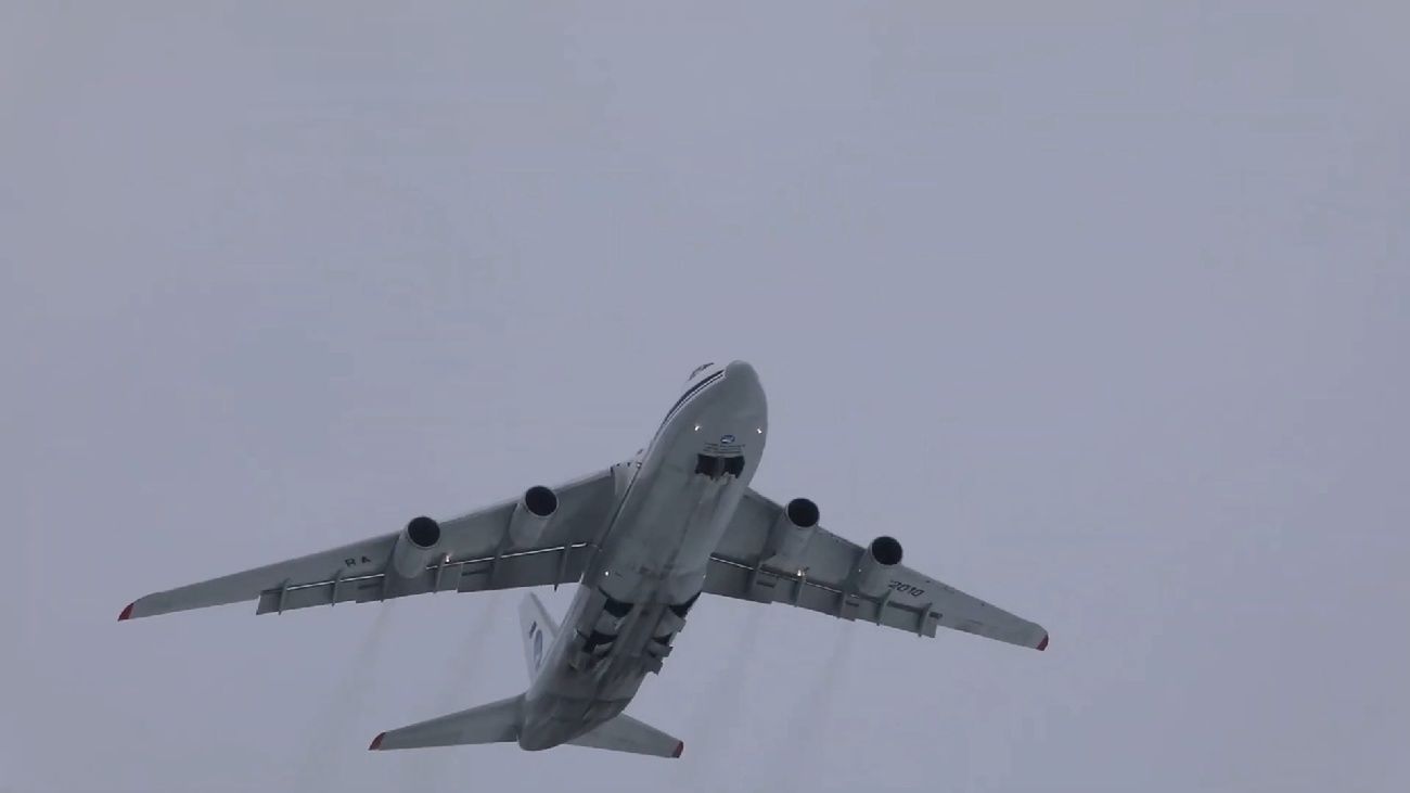 Rosja. Masowy start samolotów AN-124