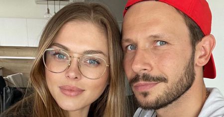 Mateusz Banasiuk o przyjaźni z Joanną Opozdą. Mówi, jaką mamą jest jego koleżanka z "Pierwszej miłości"
