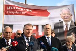 Protest PiS w Gdańsku. Na banerach Lech Kaczyński