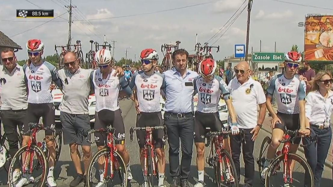 Zdjęcie okładkowe artykułu: Twitter / twitter.com/sport_tvppl/ / Zatrzymanie peletonu na 48. km IV etapu Tour de Pologne