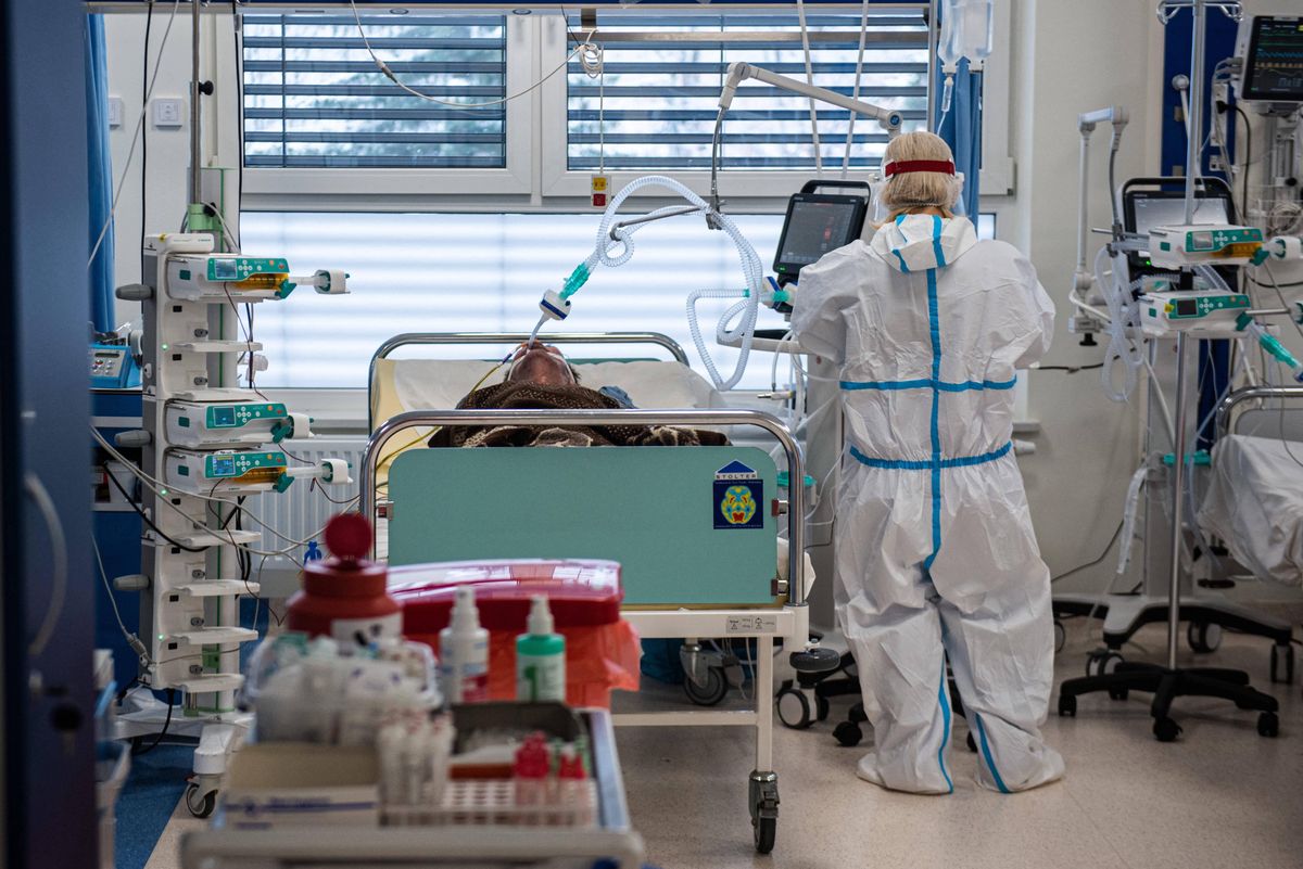 Kolejne zakażenia i zgony. Ministerstwo Zdrowia opublikowało nowy raport 