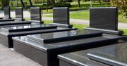 Budowa nagrobka w Polsce - jakie są koszty i co na nie wpływa?