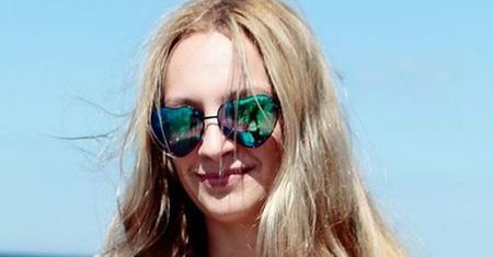 "M jak miłość": Serialowa femme fatale niczym ratowniczka ze "Słonecznego Patrolu"