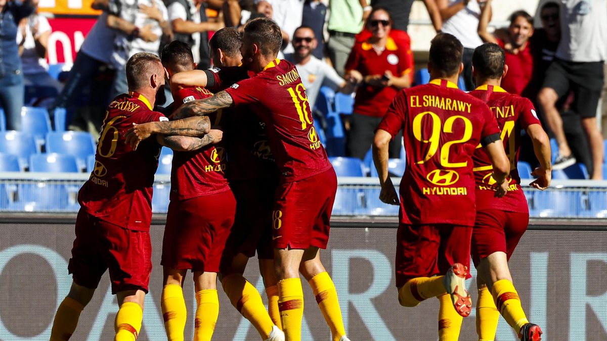 Zdjęcie okładkowe artykułu: PAP/EPA / ANGELO CARCONI / Na zdjęciu: radość piłkarzy AS Roma