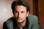 ''Jane Got a Gun'': Rodrigo Santoro w westernie z Natalie Portman