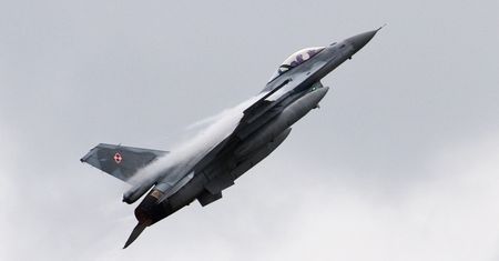 F-16 z Polski pomagają w patrolowaniu nieba. Widać ich możliwości