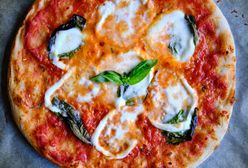 Przepis na pizzę prosto z Włoch. Kluczem do sukcesu jest mąka
