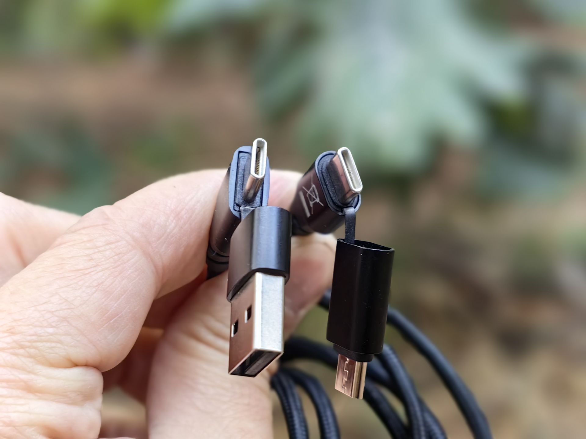 Ładowarki i kabel Hama
