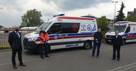 Koronawirus. Wrocław. LG wsparło pogotowie ratunkowe. Koreańczycy przekazali sprzęt ochrony osobistej