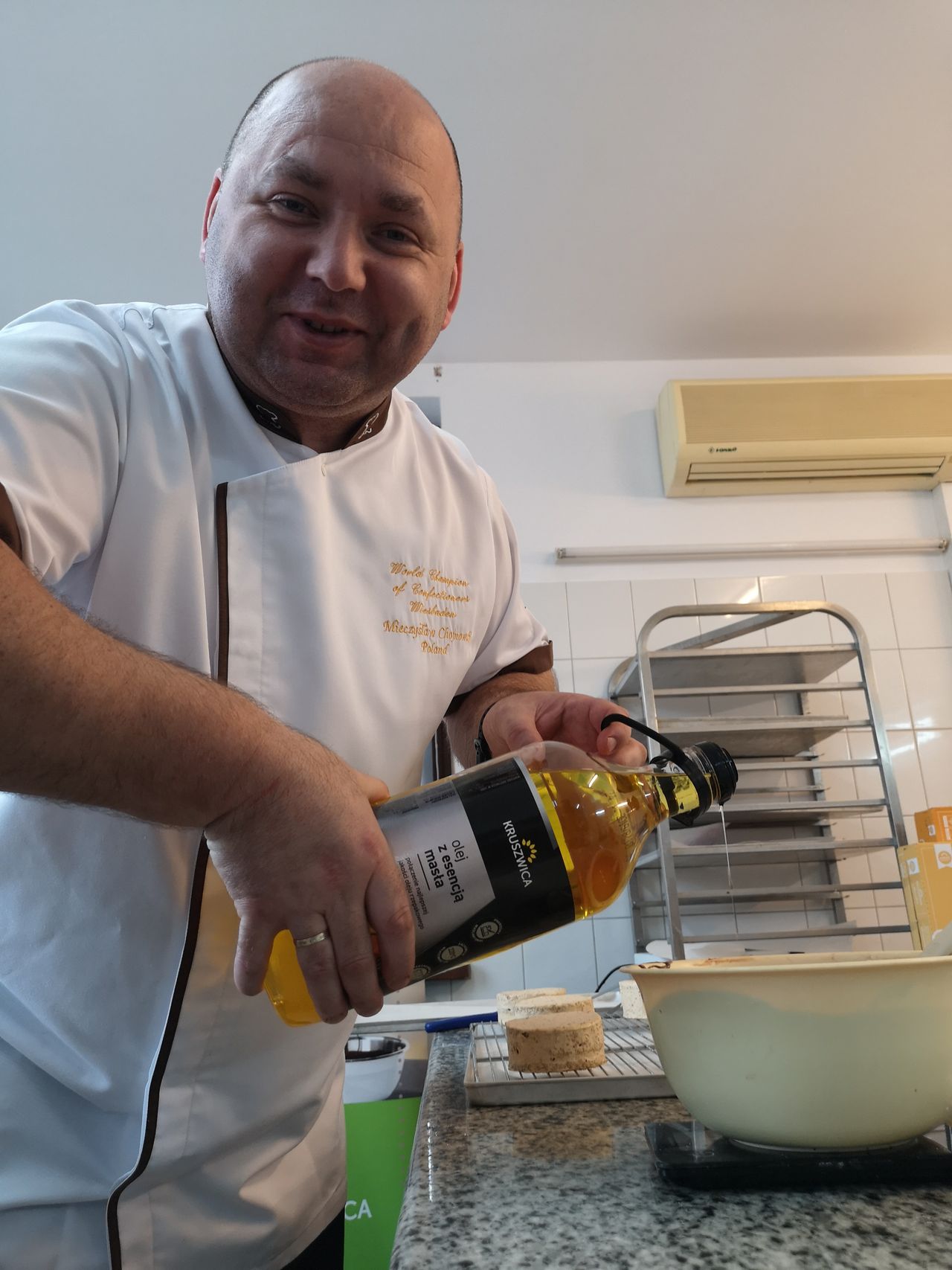 Jak przygotować idealne pączki? Mistrz Świata w Cukiernictwie Mieczysław Chojnowski, zdradza swoje tajemnice