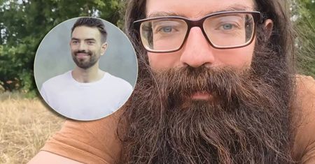 Tak wyglądał Sokrates z "Chłopaków do wzięcia" BEZ DŁUGIEJ BRODY. Padniecie na ten widok [ZDJĘCIA]