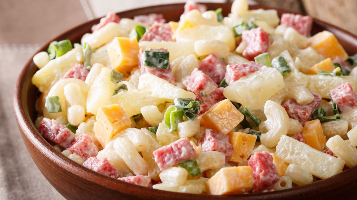 Sałatka makaronowa z kurczakiem. 