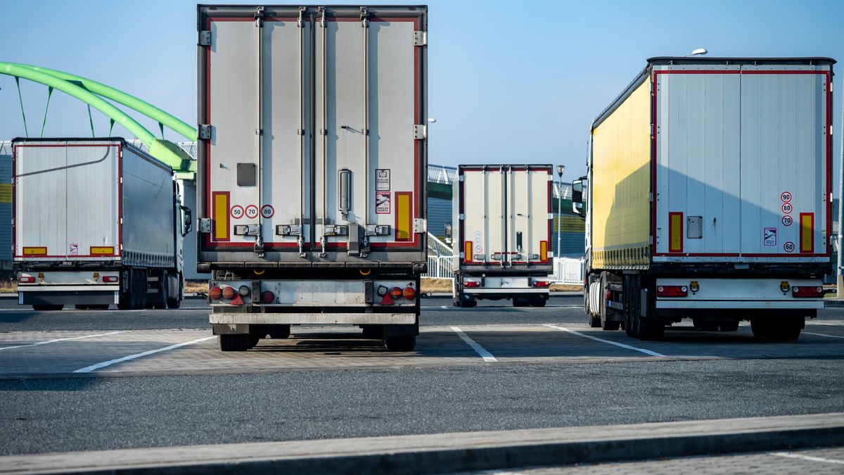 Raport PIE o branży TSL wykazuje, że znalazła się w "kleszczach"