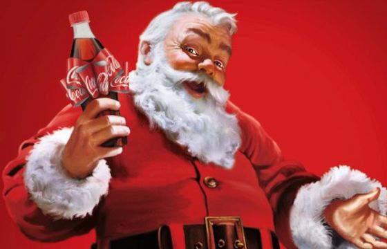 Etykiety jako kokardy w bożonarodzeniowej kampanii Coca-Coli (wideo)