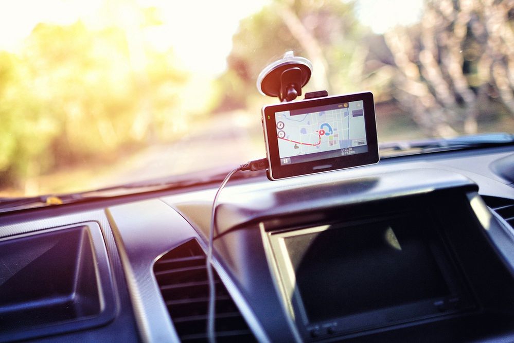 Nawigacja GPS kontra smartfony. Czy w 2021 roku urządzenia nawigacyjne są jeszcze potrzebne?