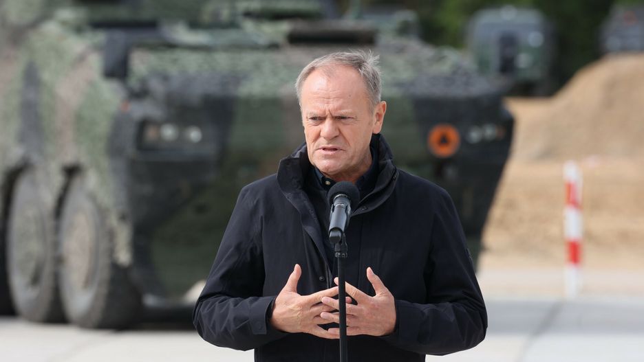 Premier Tusk przy granicy z Bia?orusi?
Fot. Wojciech Olkusnik/East News, Karakule, 11.05.2024. Wizyta premiera Donalda Tuska w woj. podlaskim. Odprawa premiera z zolnierzami Wojska Polskiego oraz funkcjonariuszami Strazy Granicznej i  Policji.
N/z: Donald Tusk
Wojciech Olkusnik